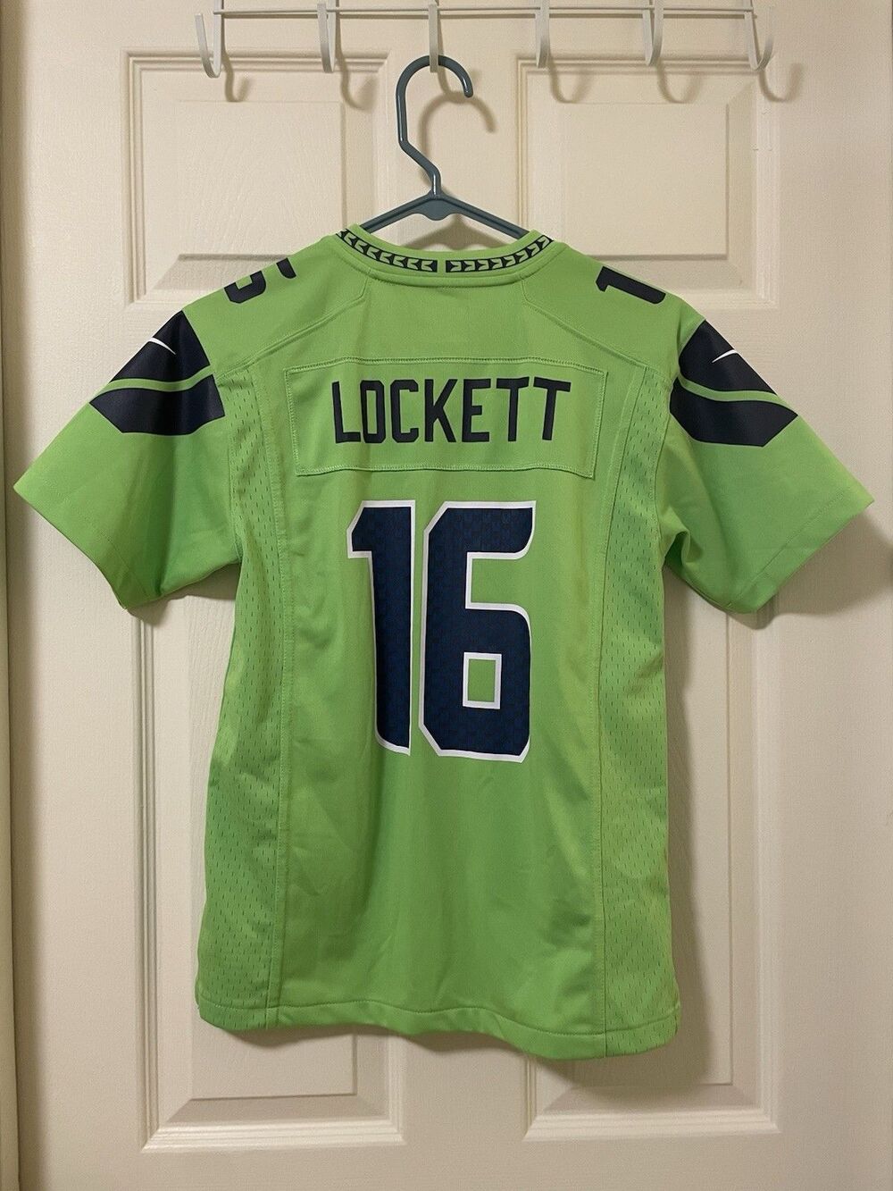 SEATTLE SEAHAWKS #16 TYLER LOCKETT JERSEY COLOR RUSH GREEN WOMENS SIZE M NIKE - Picture 2 of 4